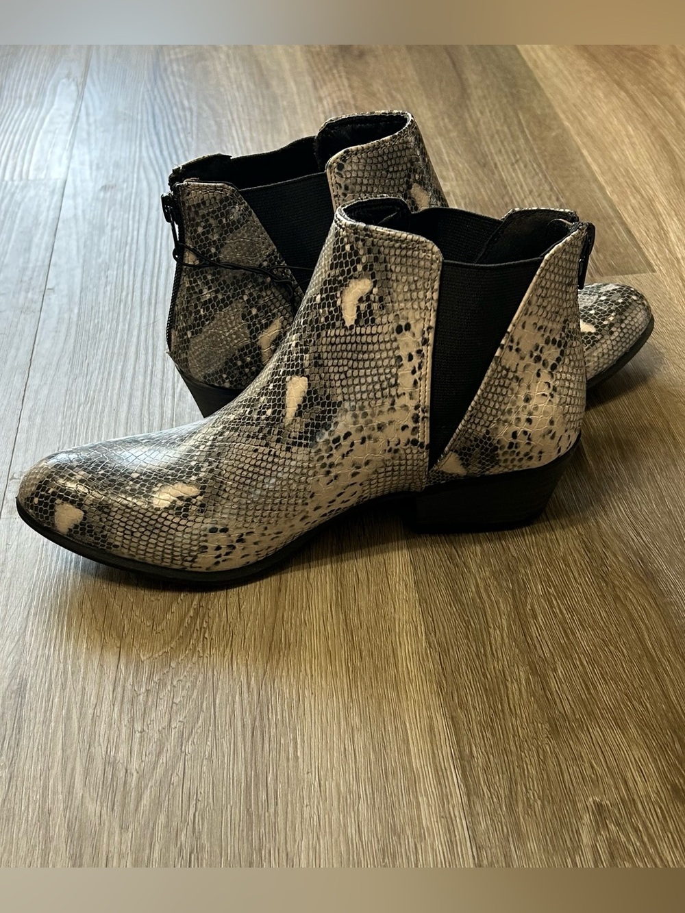 NWT Esprit Tiffany Snakeskin Ankle Boots Genuine Leather Gray Black Size 6 - Picture 3 of 10